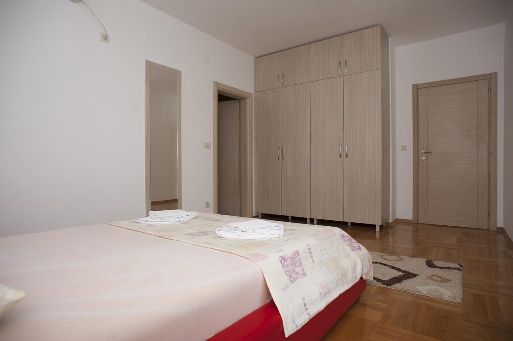 Apartments Villa Simonovic Petrovac Екстериор снимка