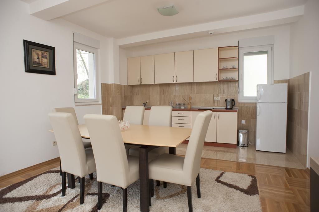Apartments Villa Simonovic Petrovac Екстериор снимка